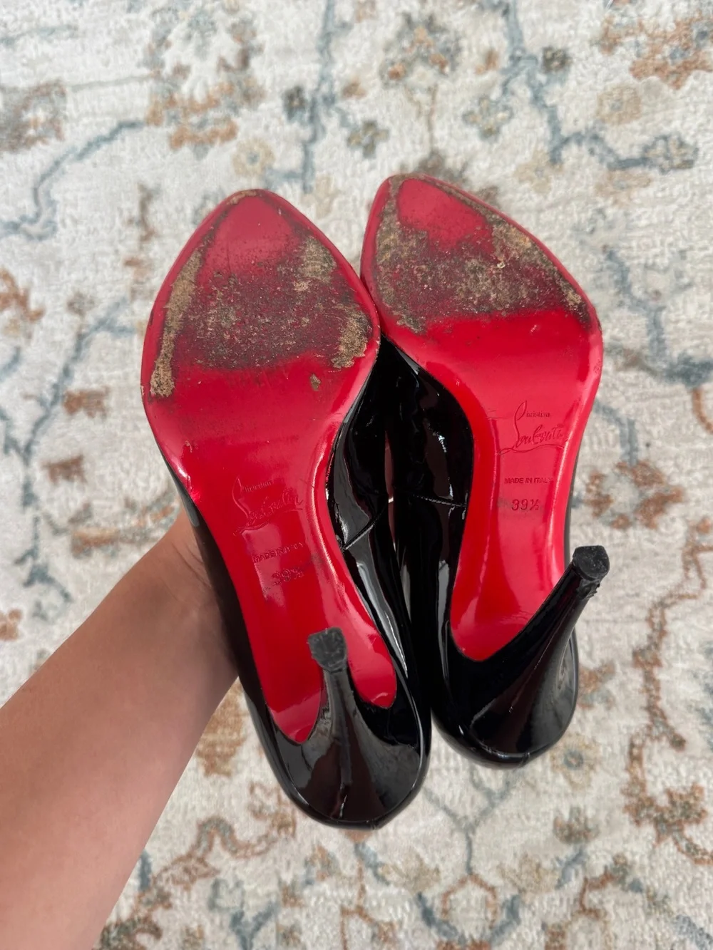 CHRISTIAN LOUBOUTIN Black Patent Leather Pumps 39.5